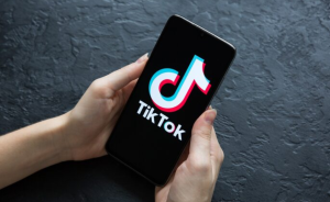 AI làm content TikTok, thuật toán TikTok AI, xu hướng TikTok AI, ứng dụng AI trong marketing